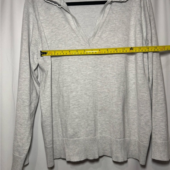 Chic Light Gray V-Neck Sweater - Picture 3 of 5